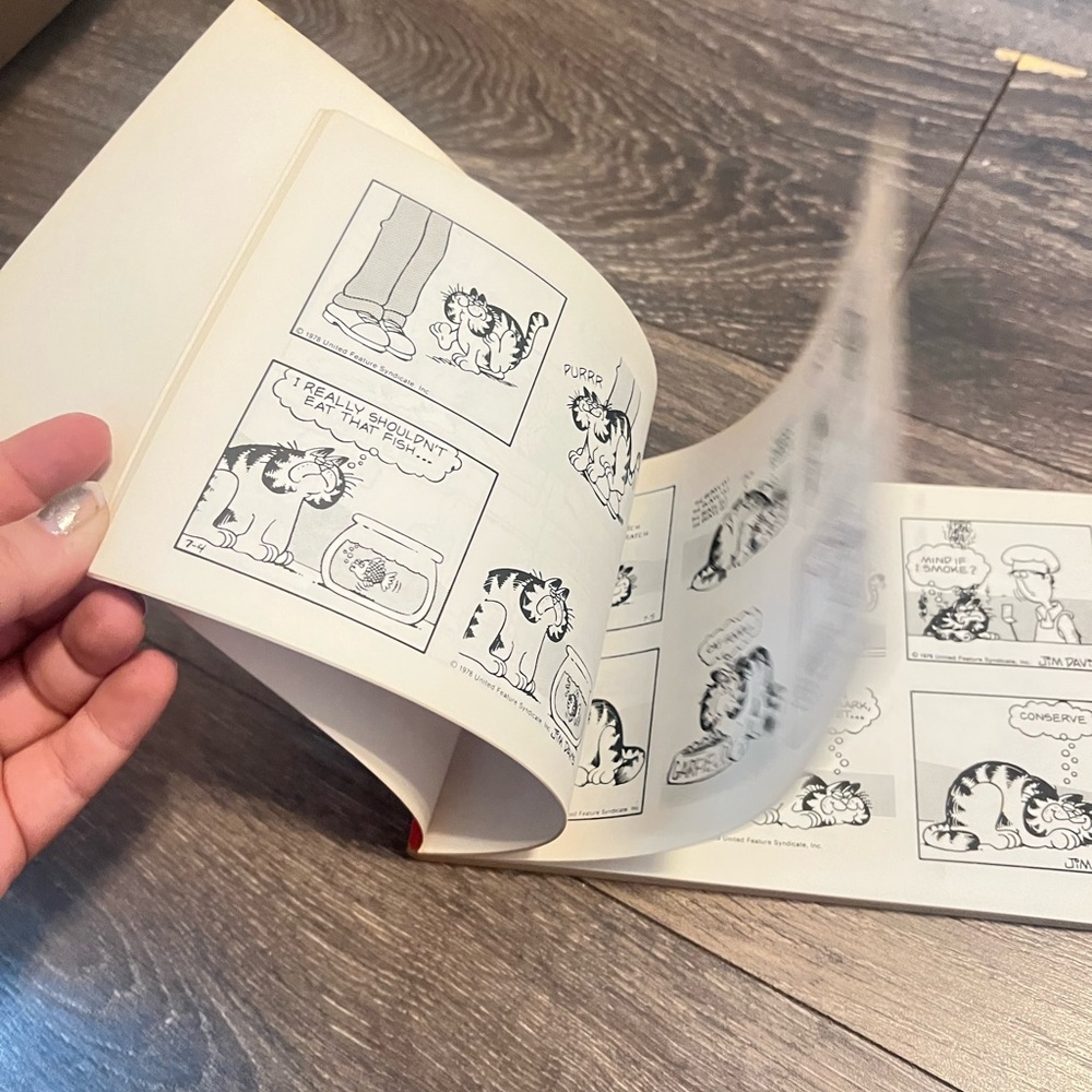 Garfield at Large Comic Book by Jim Davis - Picture 3 of 3